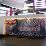 Red Bull DJ Pult Design Stil Manipulation