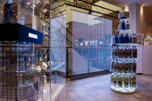 Absolut Vodka Shelf Bottleshape Stil manipulation 2016