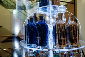 Absolut Vodka Shelf Bottleshape Stil manipulation 2016