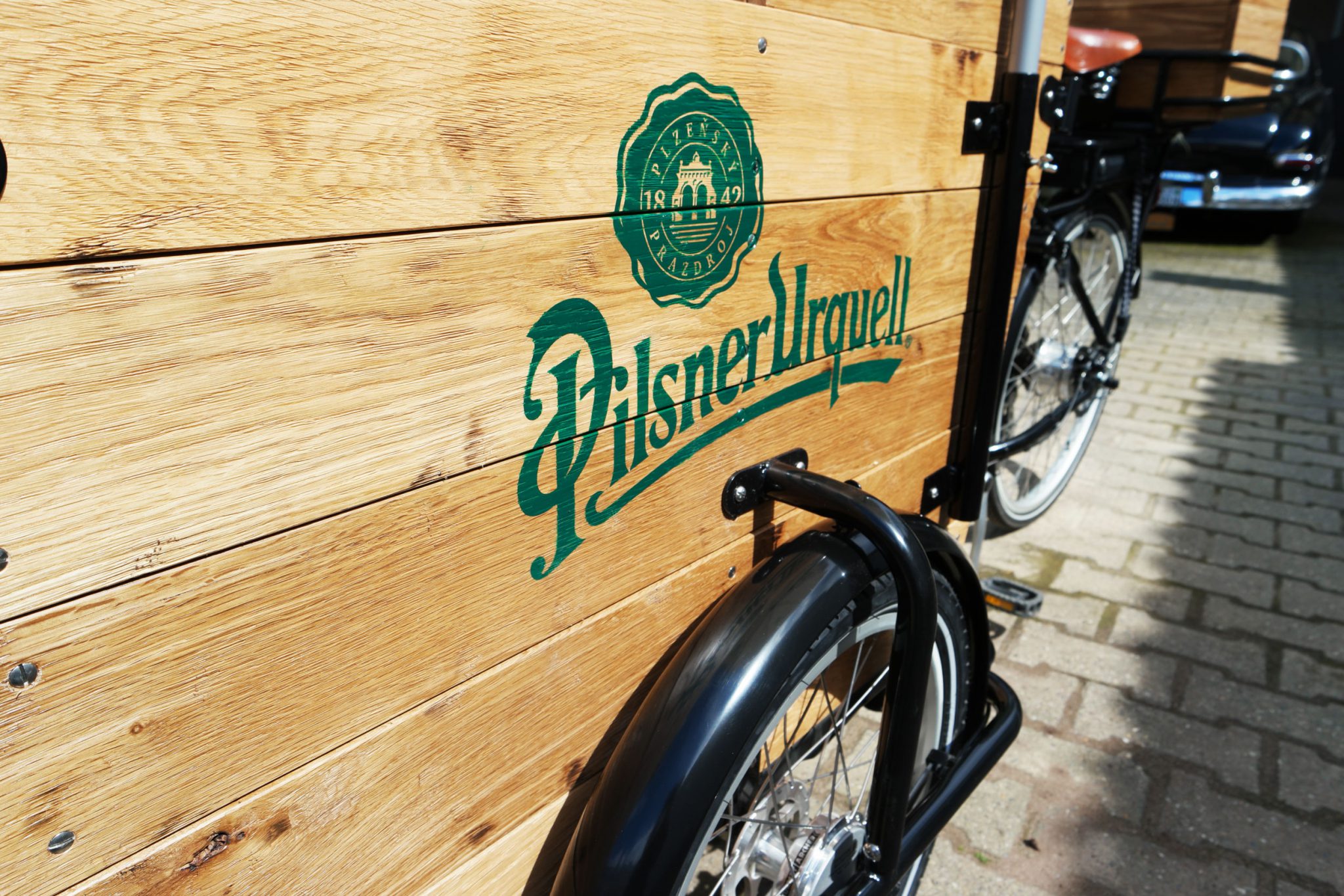 Pilsner Urquell Bar Bike Design Stil Manipulation 2016